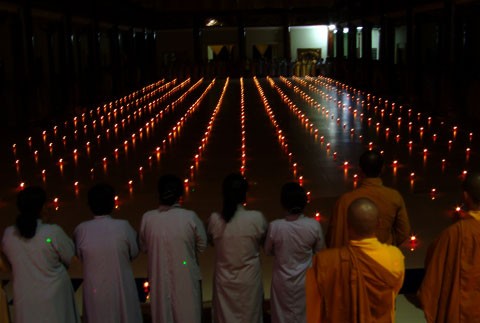 Kiên Giang: Chùa Phật Quang tổ chức lễ hội hoa đăng nhân lễ vía Đức Phật Dược Sư ảnh 17 Kiên Giang: Chùa Phật Quang tổ chức lễ hội hoa đăng nhân lễ vía Đức Phật Dược Sư ảnh 17