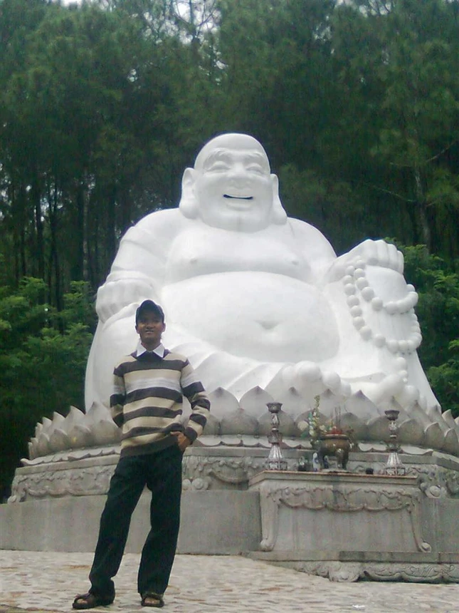 Tượng Phật Di Lặc trong quần thể khu Trung tâm văn hóa Huyền Trân