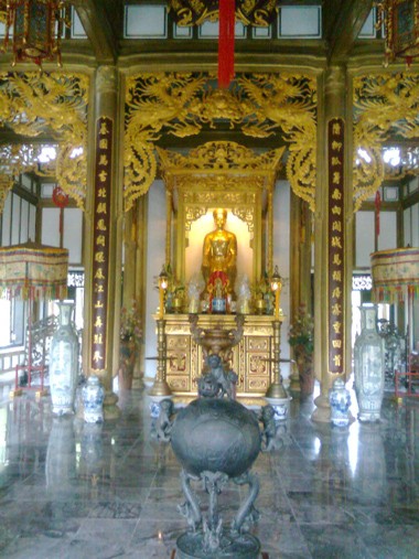 Về Huế đánh tiếng chuông Hòa Bình ảnh 1 Chính điện thờ công chúa huyền Trân.