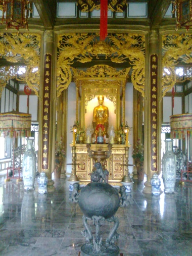 Chính điện thờ công chúa huyền Trân.