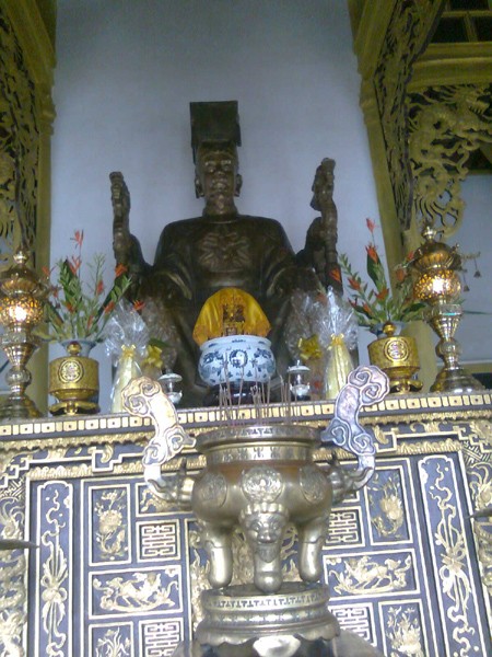Về Huế đánh tiếng chuông Hòa Bình ảnh 4 Điện thờ đức vua Trần Nhân Tông
