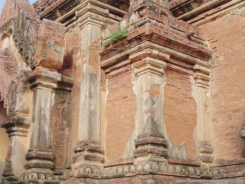 Toàn cảnh quần thể di tích Bagan. Ảnh: Corbis. Chùa Giglo XIII trong quần thể di tích Bagan. Mỗi tòa tháp là một công trình điêu khắc tinh xảo. Ảnh: Dhama. Đền Sulamani Guphaya được xây dựng từ thế kỷ 12, là một trong những địa điểm thu hút khách du lịch nhất trong toàn quần thể. Tên của đền có nghĩa là "Ngọc quý". Ảnh: Dhama. Một góc tường rêu phong màu thời gian. Ảnh: Dhama. Bình minh ngái ngủ trên Bagan. Ảnh: Dhama. Ảnh: Corbis Một thời vàng son ở Bagan