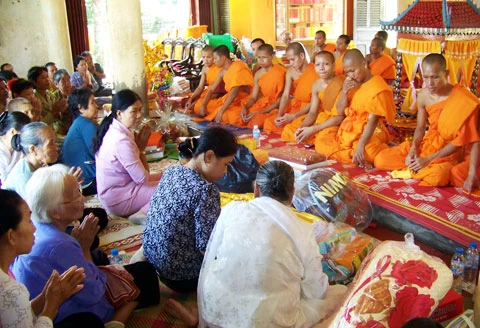 Kiên Giang: Chùa Rạch Sỏi tổ chức lễ dâng y Kathina ảnh 13 dyrs-13.jpg