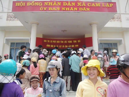 Cứu trợ lũ lụt 6.jpg