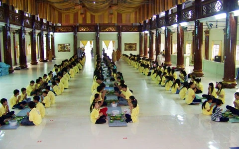 Kiên Giang: 200 bạn trẻ dự khóa tu “Tuổi trẻ hướng thiện” lần 3 tại chùa Phật Quang ảnh 10 Kiên Giang: 200 bạn trẻ dự khóa tu “Tuổi trẻ hướng thiện” lần 3 tại chùa Phật Quang ảnh 10