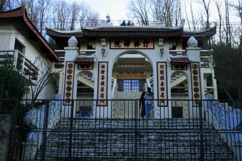 Thiền viện Trúc Lâm tổ chức lễ giỗ Tổ sư Phật giáo ảnh 1 chuatruclam.jpg