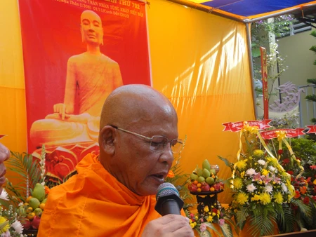 HT Dương Nhon đọc diễn văn.jpg