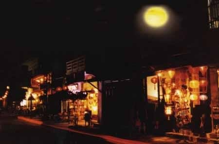 Dạo phố ngày rằm