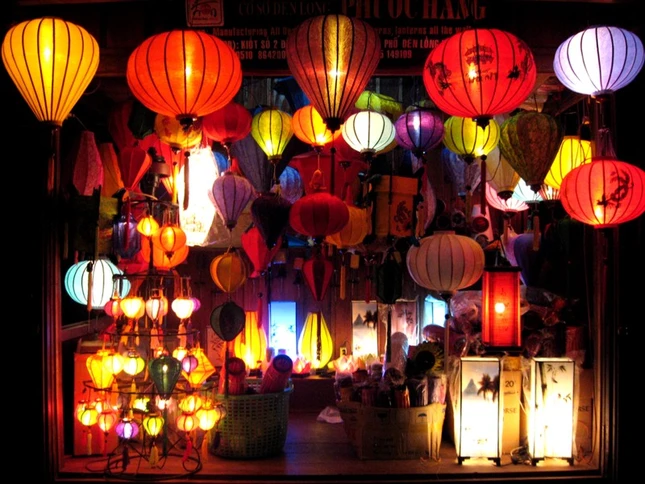 Lung linh ánh đèn lồng, biểu tượng văn hoá Hội An... Lung linh ánh đèn lồng, biểu tượng văn hoá Hội An...