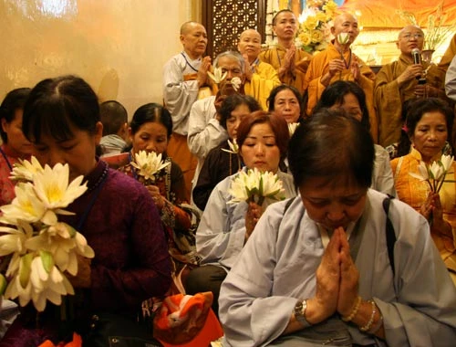 Phật tử khắp thế giới thường xuyên hành hương chiêm bái Bồ đề Đạo tràng Dưới cội Bề đề linh thiêng - theo tương truyền là nơi Đức Phật thành đạo Hàng ngày có hàng ngàn người từ khắp nơi trên thế giới trở về thăm viếng, đảnh lễ và cúng dường tại Bồ đề Đạo tràng.