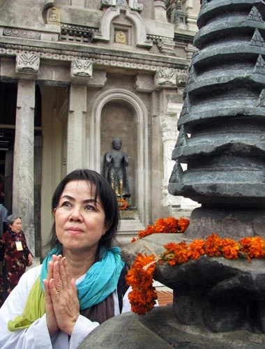 Trí tuệ - Thiền định - Đạo đức là tôn chỉ của những Phật tử khắp nơi thế giới khi thiền định tại Bồ đề Đạo tràng Một lòng hướng về Phật pháp! Dưới sự thuyết giảng của Đại đức Thích Nhật Từ - Phó hiệu trưởng Học viện Phật giáo Việt Nam phía Nam, nhiều Phật tử đã thông tuệ thêm tư tưởng cao cả của Đức Phật khi chiêm bái Bồ đề Đạo tràng.