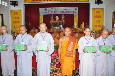 Trà Vinh: Trọng thể khai mạc Đại giới đàn Khánh Hòa 2010 ảnh 3