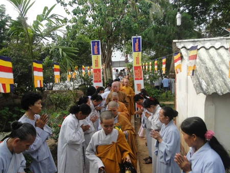 Cung nghinh Chư Tôn đức.jpg