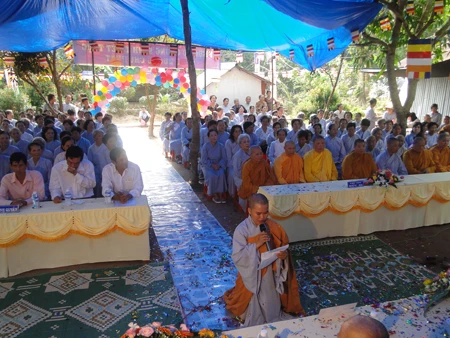 Sư cô tân trụ trì phát nguyện.jpg