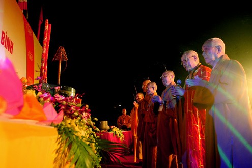Hải Phòng: Đêm hoa đăng cầu nguyện hòa bình ảnh 8 hoadang2.jpg