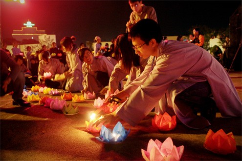 Hải Phòng: Đêm hoa đăng cầu nguyện hòa bình ảnh 11 hoadang8.jpg