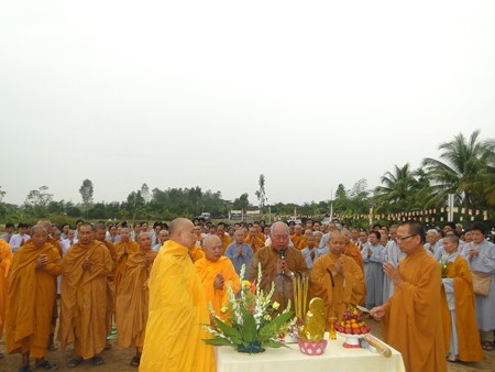 Lễ đặt đá 1.jpg