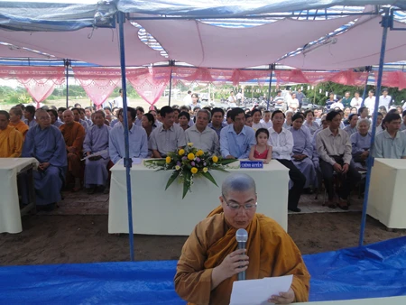 Tân trụ trì phát nguyện.jpg