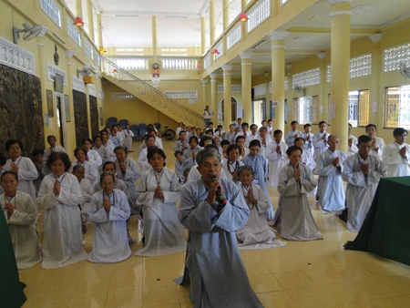 Đại diện Phật tử phát nguyện khóa tu.jpg