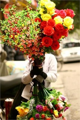 Người Hà Nội nhộn nhịp sắm đồ trang trí Tết ảnh 12 Người Hà Nội nhộn nhịp sắm đồ trang trí Tết