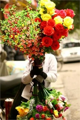 Người Hà Nội nhộn nhịp sắm đồ trang trí Tết