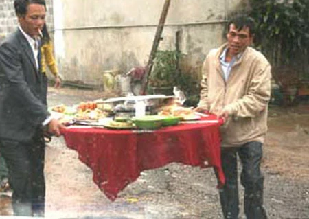 Quảy cơm báo hiếu mẹ cha ảnh 1