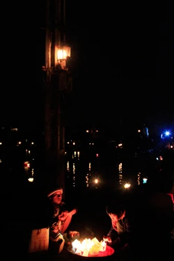 Đèn hoa đăng lung linh đêm rằm Hội An