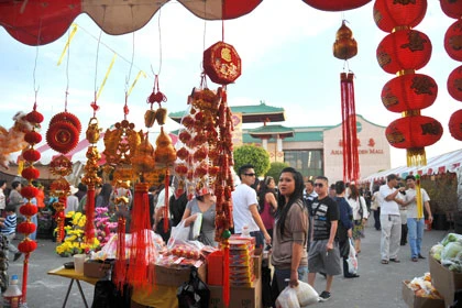 Sôi động chợ Tết Nam Cali ảnh 1