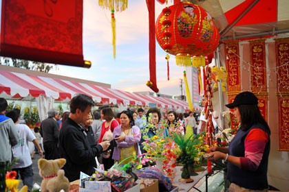 Sôi động chợ Tết Nam Cali ảnh 6