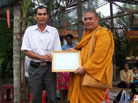 Kiên Giang: Tịnh xá Ngọc Sơn bàn giao cầu nông thôn và tặng quà Tết cho người nghèo ảnh 2 Kiên Giang: Tịnh xá Ngọc Sơn bàn giao cầu nông thôn và tặng quà Tết cho người nghèo ảnh 2