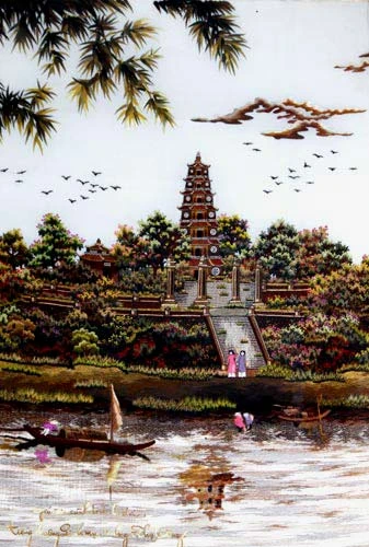 Chùa Thiên Mụ, một danh lam thắng cảnh tuyệt vời của Huế, vào xuân