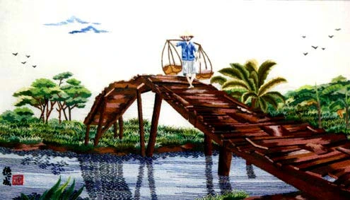 Hoa mai xứ Huế với màu vàng được thêu bằng kim tuyến trên nền vải đen tuyền. Cành mai với nhiều màu sắc. Nếu như người miền Bắc thường chơi bộ tứ quý tùng, cúc, trúc, mai thì người xứ Huế lại ưa thích bộ tứ mai, lan, cúc, trúc. Nhiều cửa hàng tại Huế đã thêu kết hợp bộ tứ trên cùng một bức tranh… Phúc – Lộc – Thọ. Chùa Thiên Mụ, một danh lam thắng cảnh tuyệt vời của Huế, vào xuân "Pháo hoa đêm giao thừa” là bức tranh thêu được xem là “hàng độc”, bởi duy nhất nghệ nhân dân gian Lê Văn Kinh có thể tự vẽ và thêu. “Nặng vai già” tác phẩm tranh thêu có sự thể hiện với hình ảnh mẹ già gánh hàng rong qua những cây cầu bắc qua sông, một đặc trưng của nhiều miền quê Việt Nam. Cùng một bức tranh được thêu với hai màu thủy mạc và bình thường để khách hàng lựa chọn. Bức tranh thêu hoa lan vào xuân, kèm theo đó là mai... ...trúc và cúc.