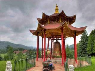 Một tháp chuông của chùa Tam Bảo Sơn.