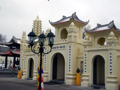 Cổng Tam Bảo của chùa Trúc Lâm.