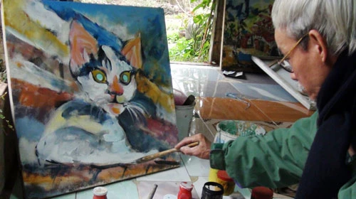 Họa sĩ Trần Văn Mãng vẽ tranh con giáp Tân Mão - Ảnh: Thái Lộc