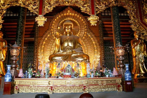 Pho tượng Phật Thích ca Mâu ni bằng đồng cao và nặng nhất, 150 tấn.