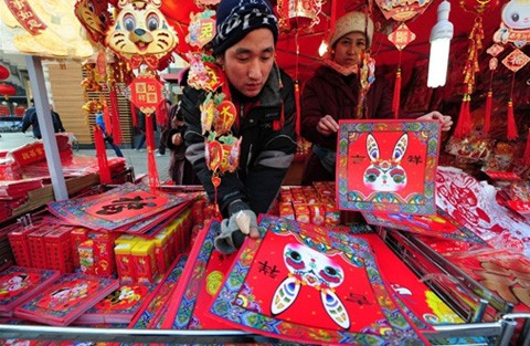 Bên cạnh hình trang trí là Thỏ cũng có cả hình Mèo. Người Việt Nam ta gọi năm nay là năm con mèo.