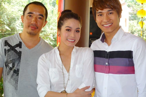 Nhật Kim Anh lên chùa làm từ thiện