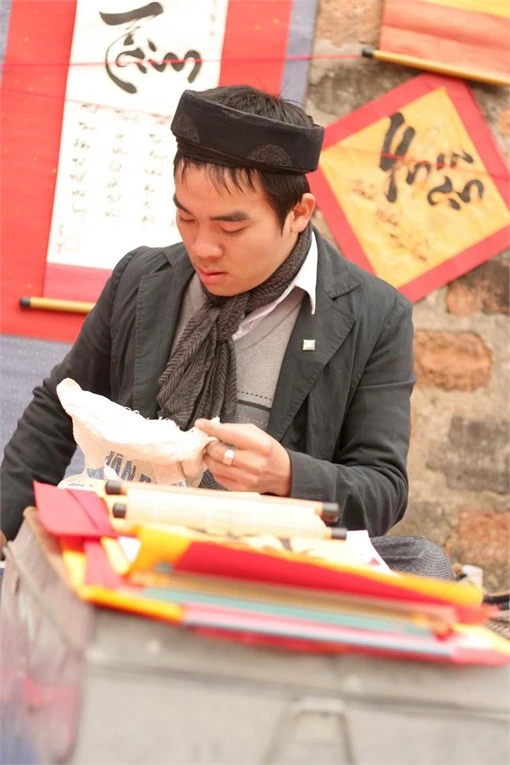 Đua nhau đến xin chữ trên 'phố ông Đồ'