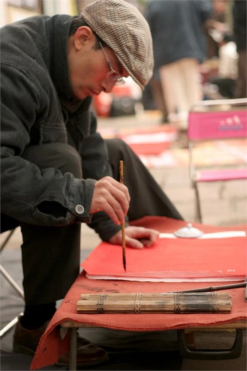 Đua nhau đến xin chữ trên 'phố ông Đồ'