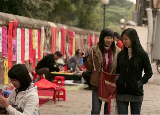 Đua nhau đến xin chữ trên 'phố ông Đồ'