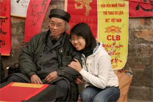 Đua nhau đến xin chữ trên 'phố ông Đồ'