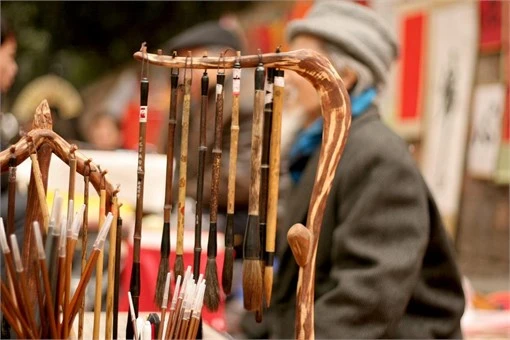 Đua nhau đến xin chữ trên 'phố ông Đồ'