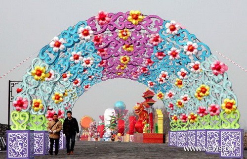 Trang hoàng đón tết tại Trung Quốc - Ảnh: Xinhua Trang hoàng đón tết tại Trung Quốc - Ảnh: Xinhua