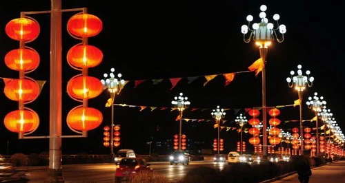 Trang hoàng đón tết tại Trung Quốc - Ảnh: Xinhua