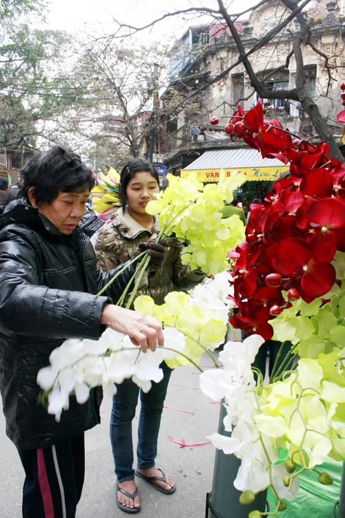 Thăm chợ hoa… 500 tuổi ở Phố cổ Hà Nội ảnh 7 Thăm chợ hoa… 500 tuổi ở Phố cổ Hà Nội ảnh 7