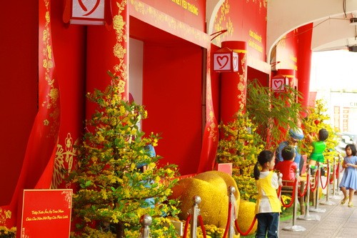 Đường phố Sài Gòn rực rỡ đón Xuân về ảnh 17 Đường phố Sài Gòn rực rỡ đón Xuân về ảnh 17