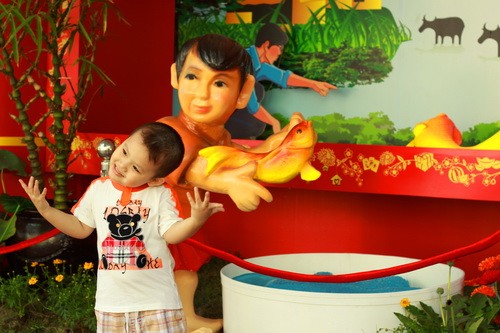 Đường phố Sài Gòn rực rỡ đón Xuân về ảnh 15 Đường phố Sài Gòn rực rỡ đón Xuân về ảnh 15