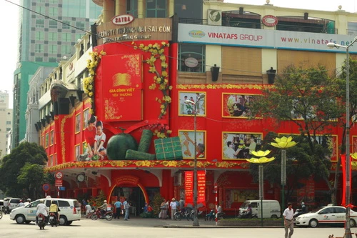 Đường phố Sài Gòn rực rỡ đón Xuân về ảnh 11