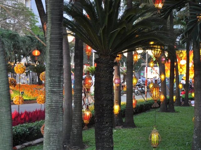 Đèn lồng lung linh